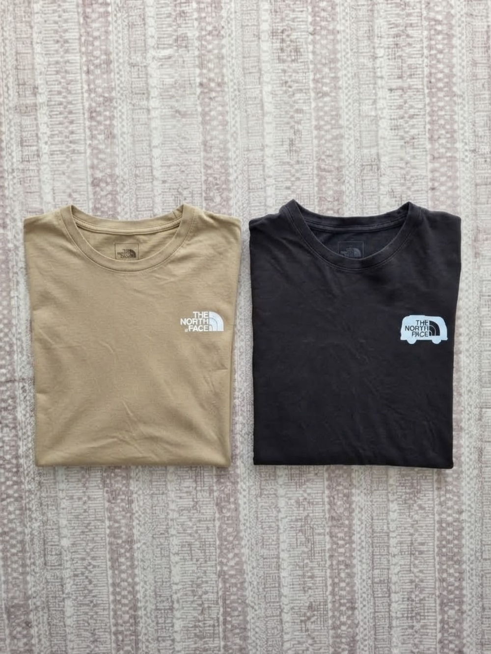 ​Bundle of 2 Men's The North Face Graphic T-Shirts Tan & Black - Size Large